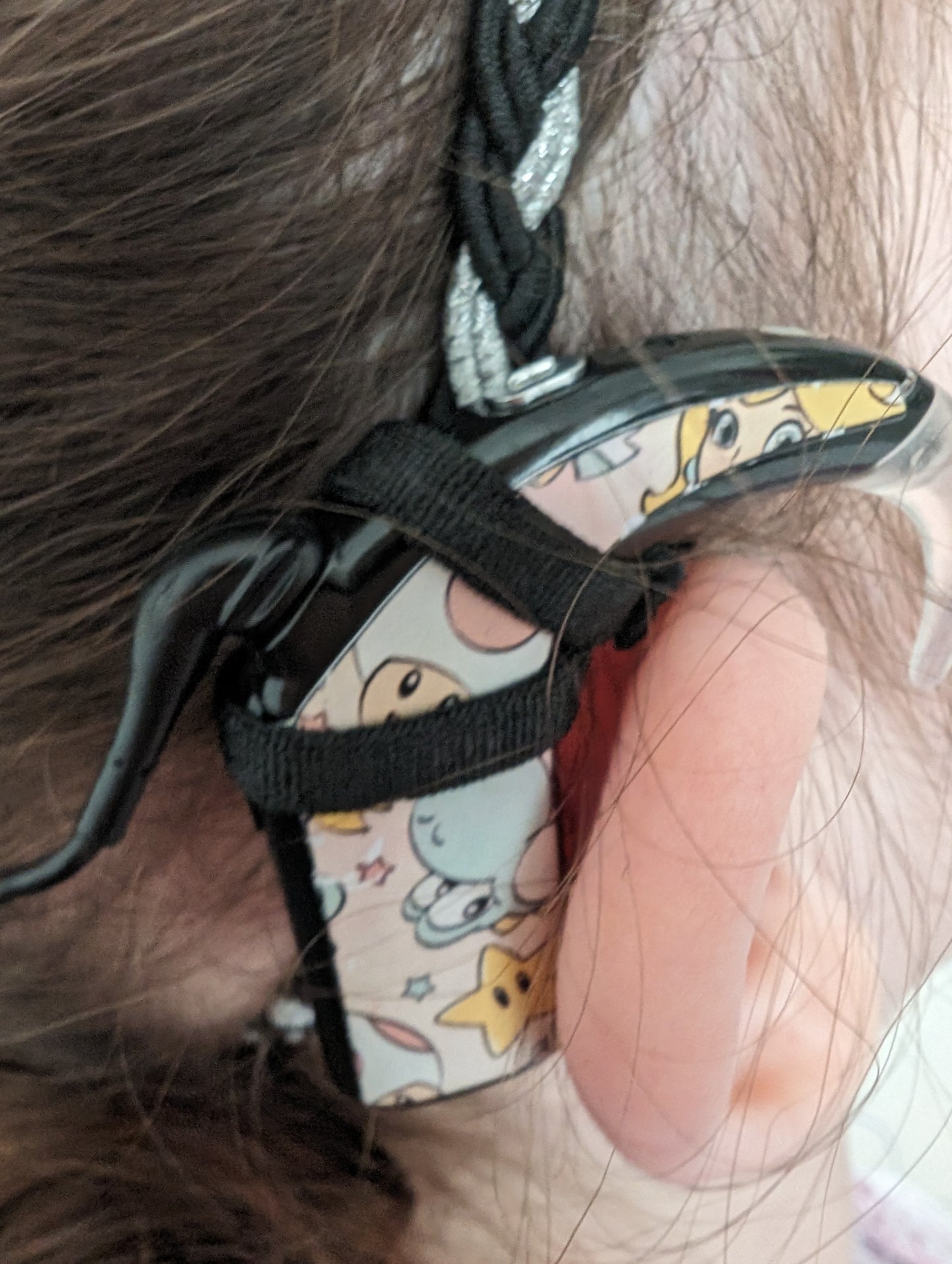 Bandeaux tressé pour le maintien pour implant et prothèses auditives
