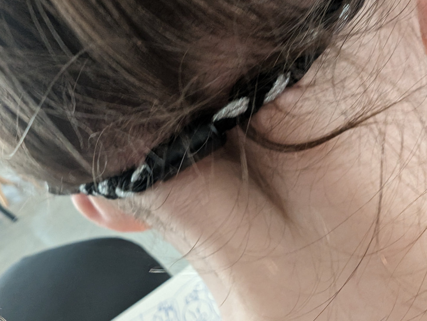 Bandeau tressé pour implant et prothèses auditives