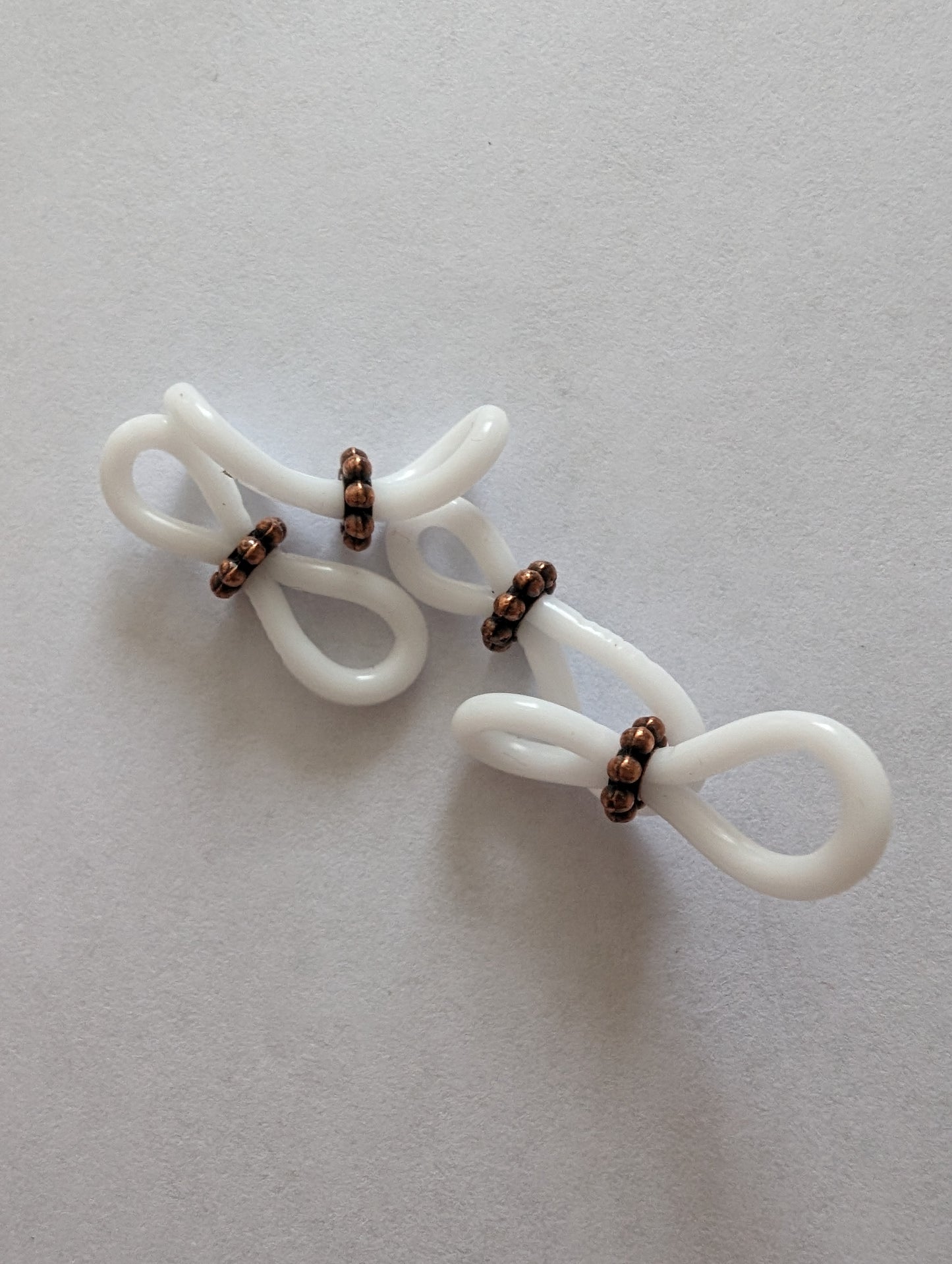 Accessoires fixation implants et prothèses pour les lunettes