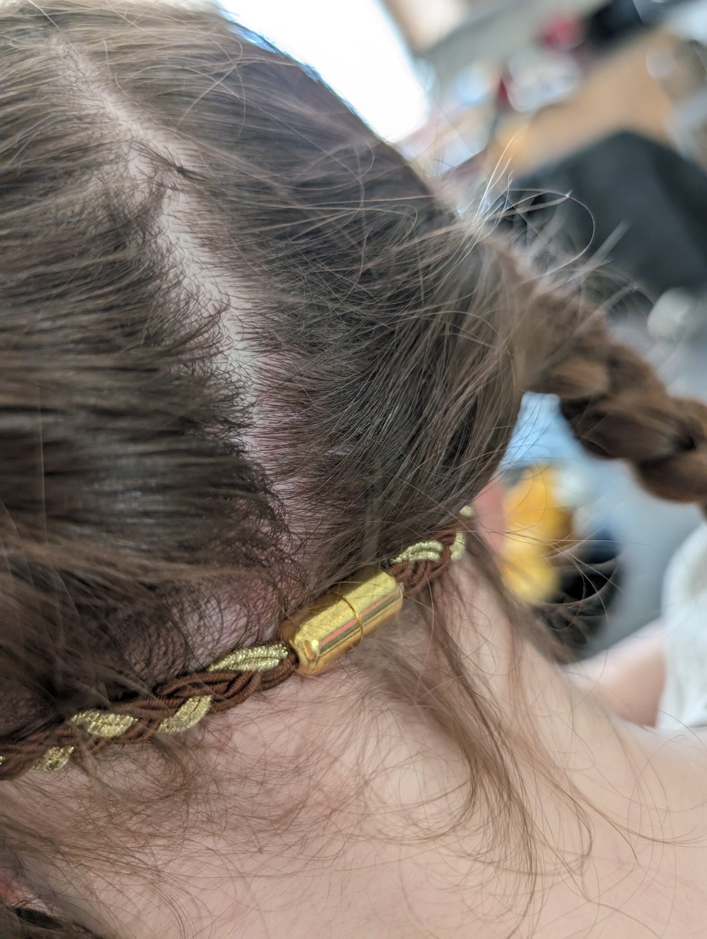 Bandeau tressé pour implant et prothèses auditives