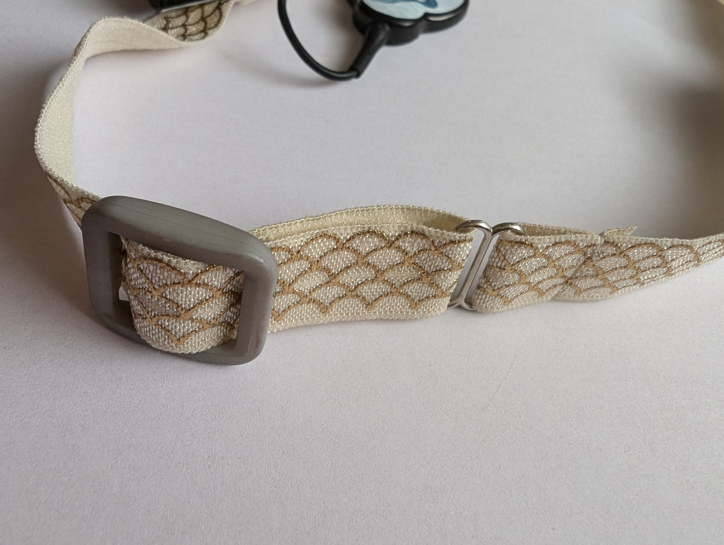 bandeau pour implant cochléaire et prothèse auditive taille ajustable serre tête anti perte motif écaille sirène