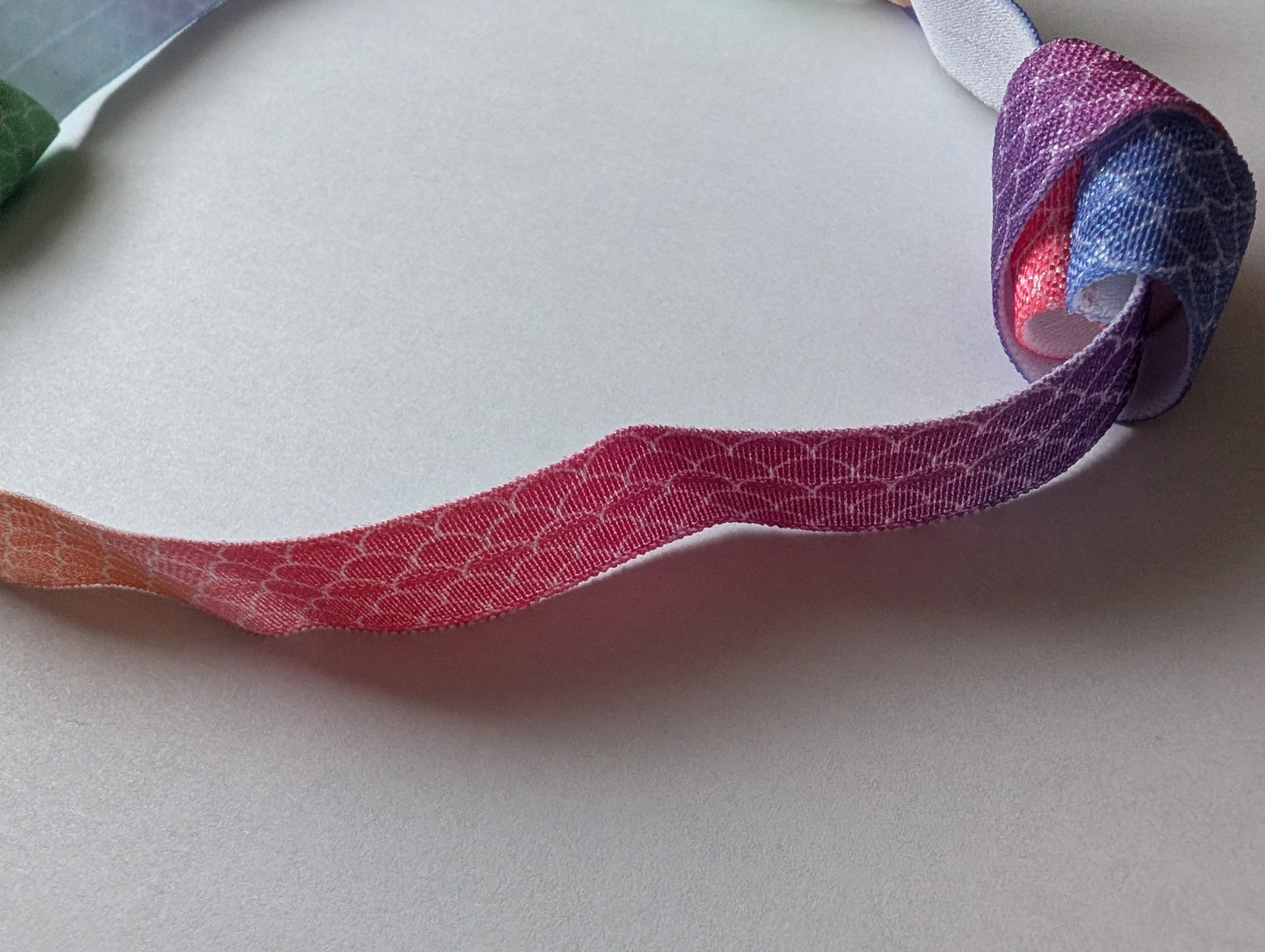 bandeau pour implant cochléaire et prothèse auditive taille ajustable serre tête anti perte motif écaille sirène