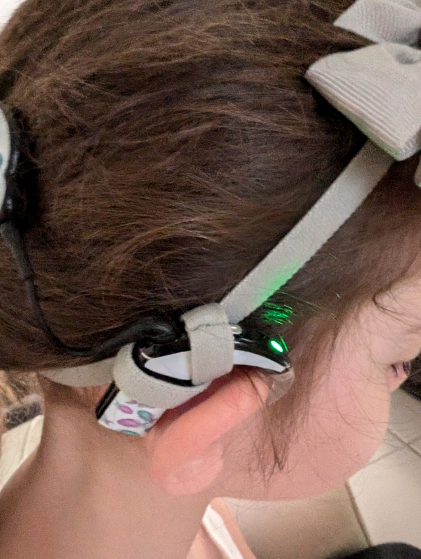 Bandeau antidérapant pour implant cochléaire et prothèse auditive avec nœud pour bebe et jeune enfant serre tete anti perte