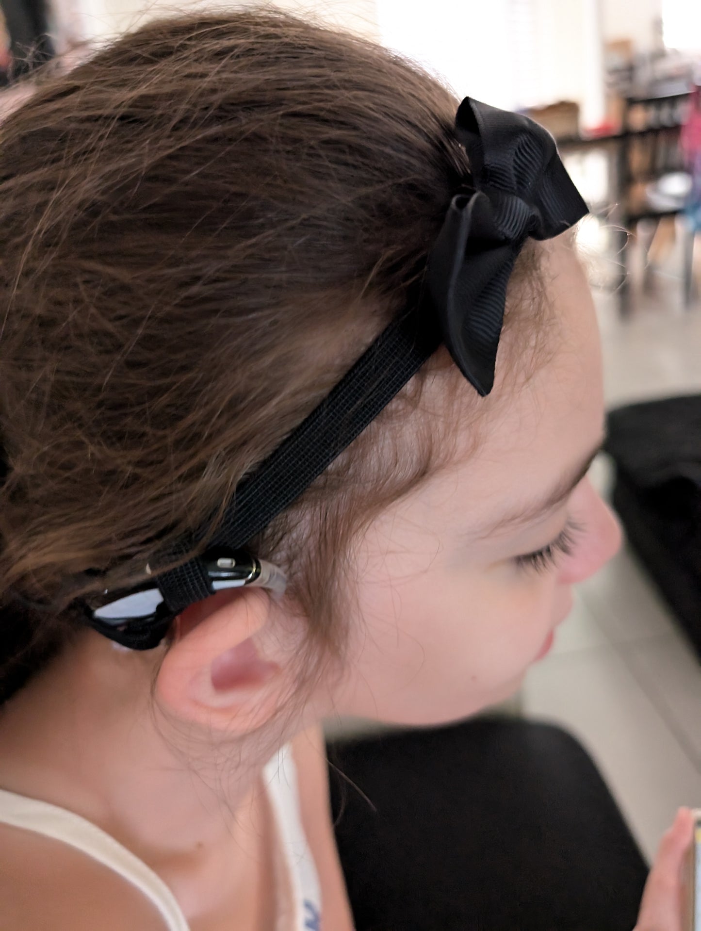 Bandeau antidérapant pour implant cochléaire et prothèse auditive taille extensible serre tête anti perte avec petit nœud