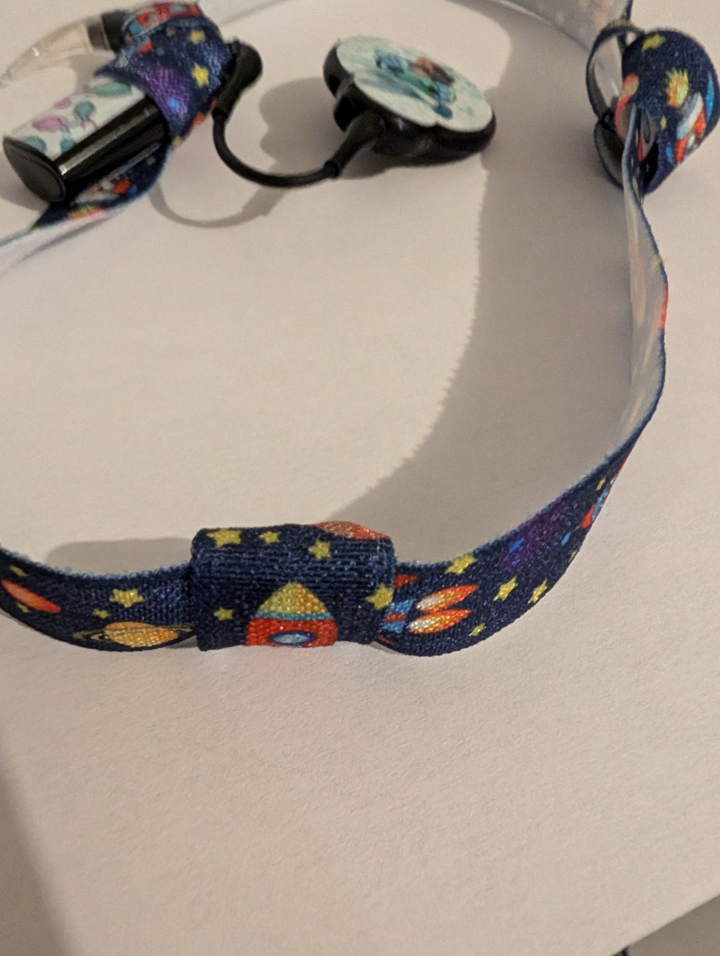 Bandeau maintien implant cochléaire et prothèses auditives pour garçon - Bretelles d oreilles - Securite enfant anti perte pour protheses