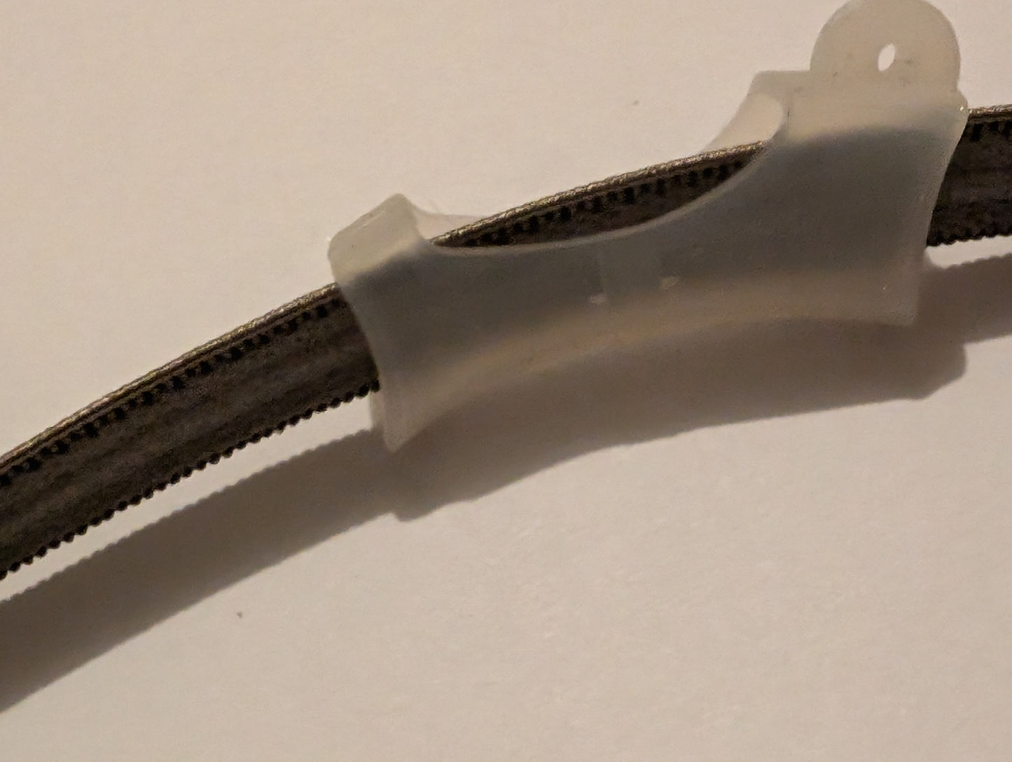 bandeau antidérapant pour prothèse auditive taille ajustable et manchon silicone serre tête anti perte