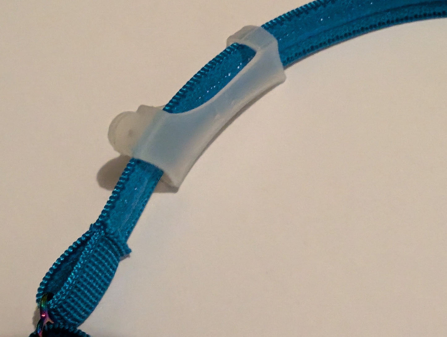 bandeau antidérapant pour prothèse auditive taille ajustable et manchon silicone serre tête anti perte