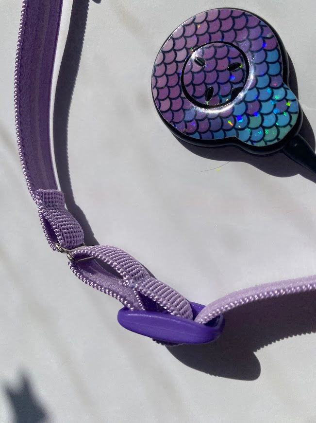 Bandeau antiderapant pour implant cochleaire et protheses auditives, fermé avec un crochet tres pratique