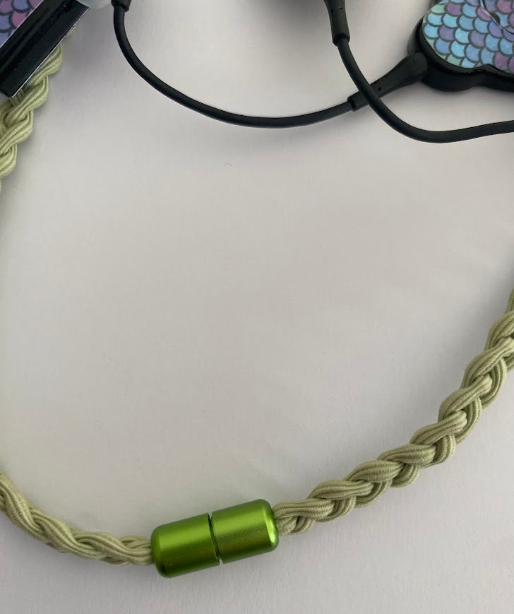 Bandeau tressé pour implant cochleaire et protheses auditives