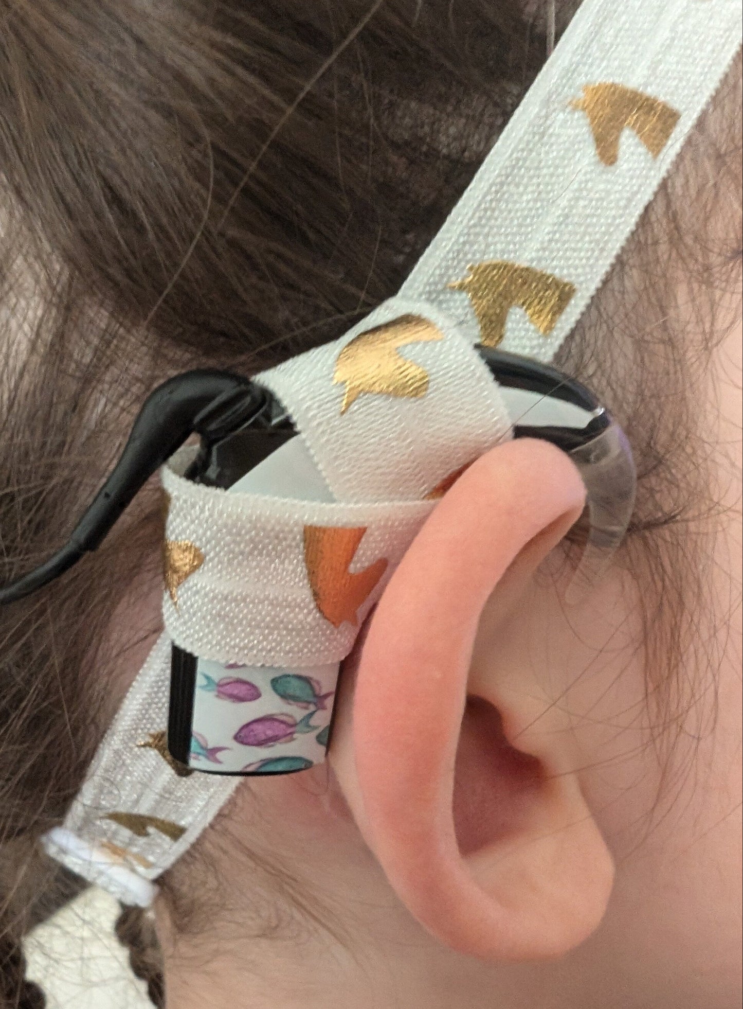 Bandeau réglable  pour le maintien des implants cochléaire et prothèses auditives motif licorne