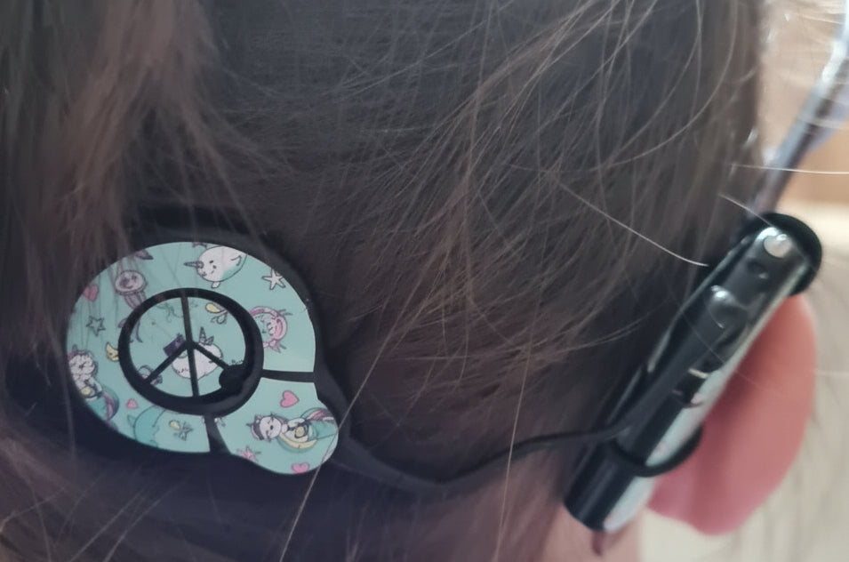 Accessoires lunette pour le maintien des prothèses auditives et implant