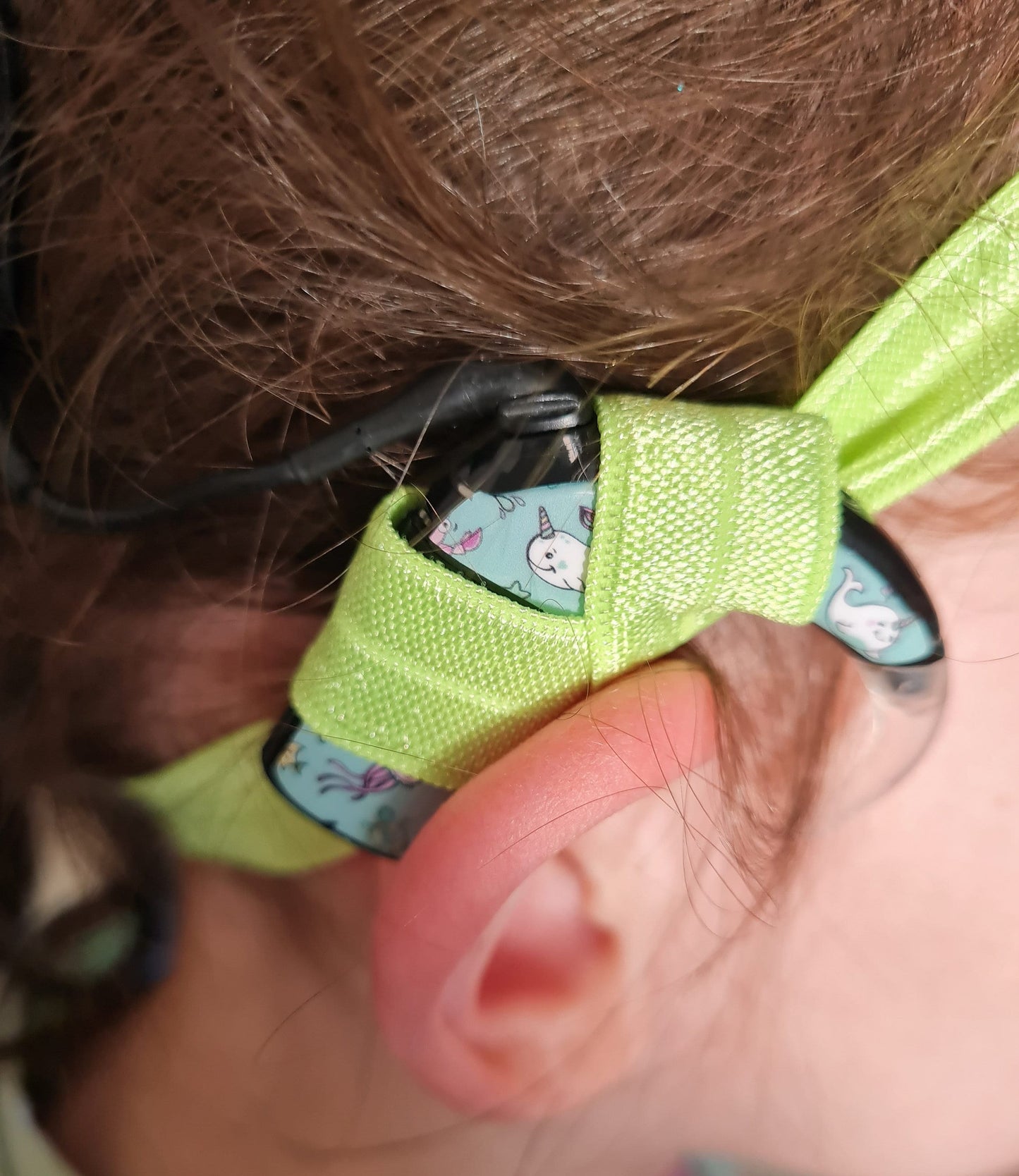 bandeau de maintien réglable pour implant cochléaire et prothèses auditives
