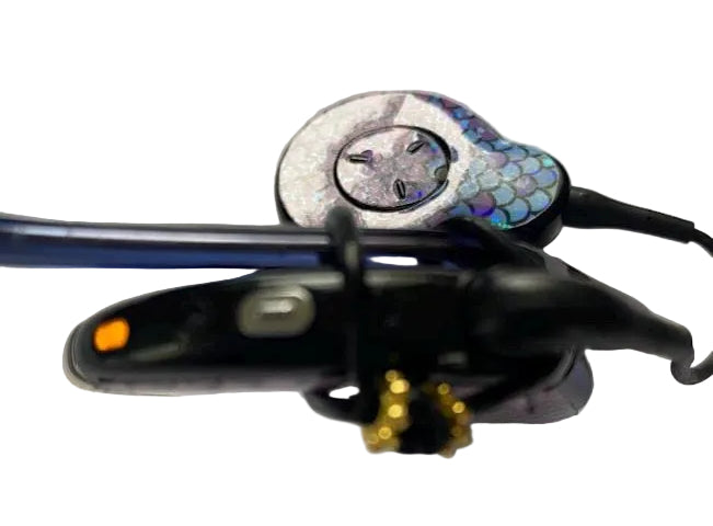 Support pour implant cochleaire et prothèse auditive a fixer sur les lunettes