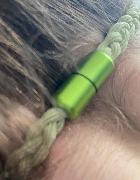 Bandeau tressé pour implants cochleaires et protheses auditives