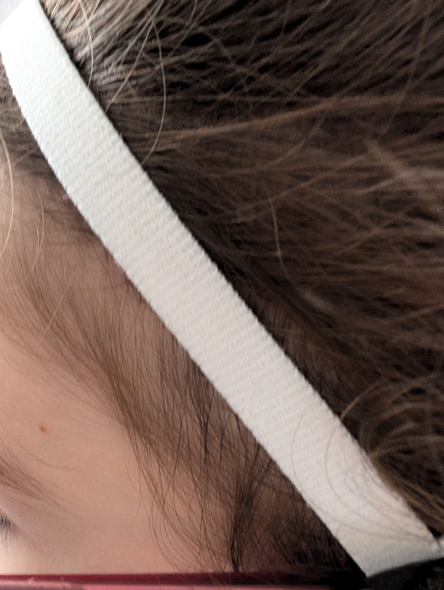 Bandeau antidérapant avec petit nœud pour implant et prothèse auditive