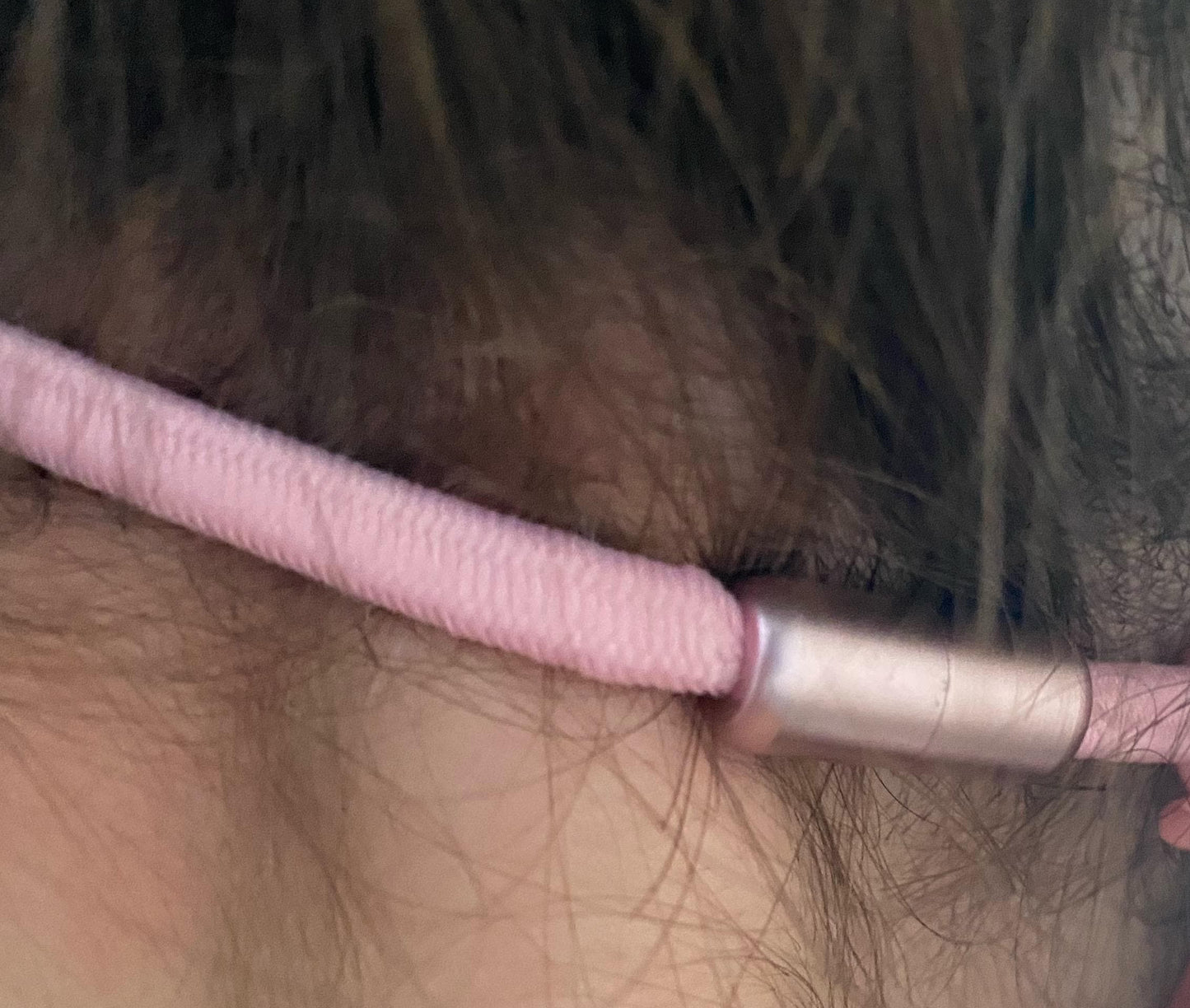 Bandeau elastique fin pour implant cochleaire et aides auditives