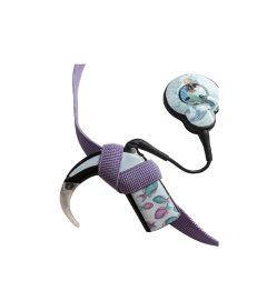 Bandeau réglable antidérapant pour implant cochléaire et prothèses auditives avec fleur mousseline sur système coulissant