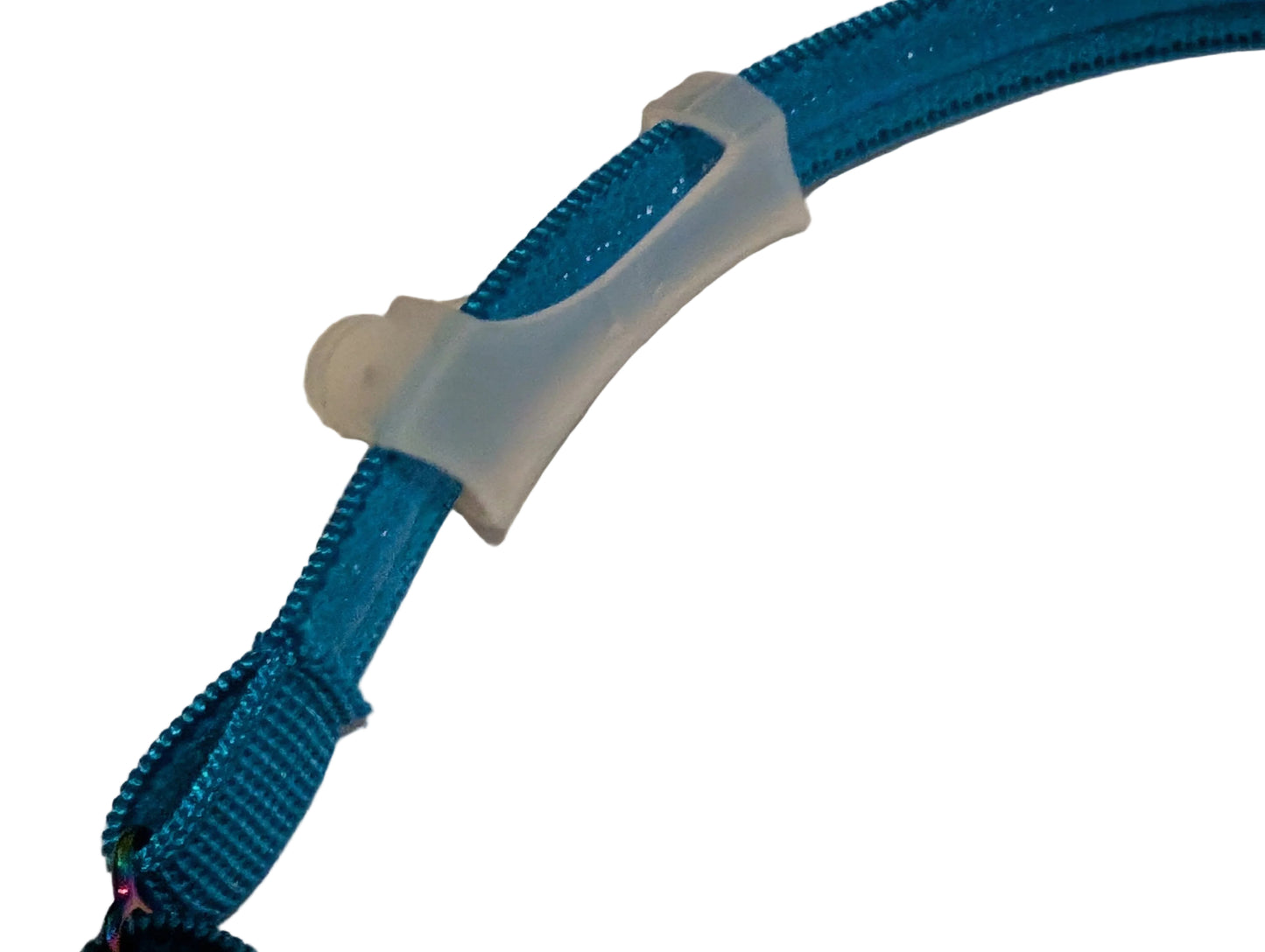 Bandeau antidérapant pour implant et prothèses auditives bimodal a taille ajustable