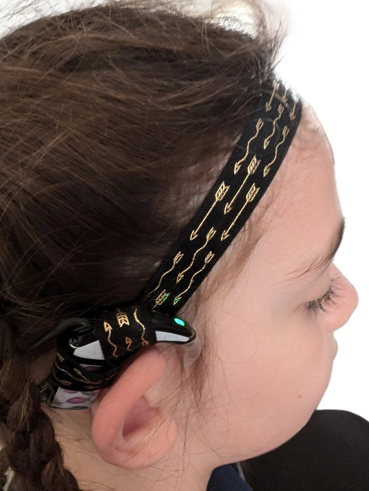 Bandeau réglable pour implant cochléaire et prothèse auditive motif fleche