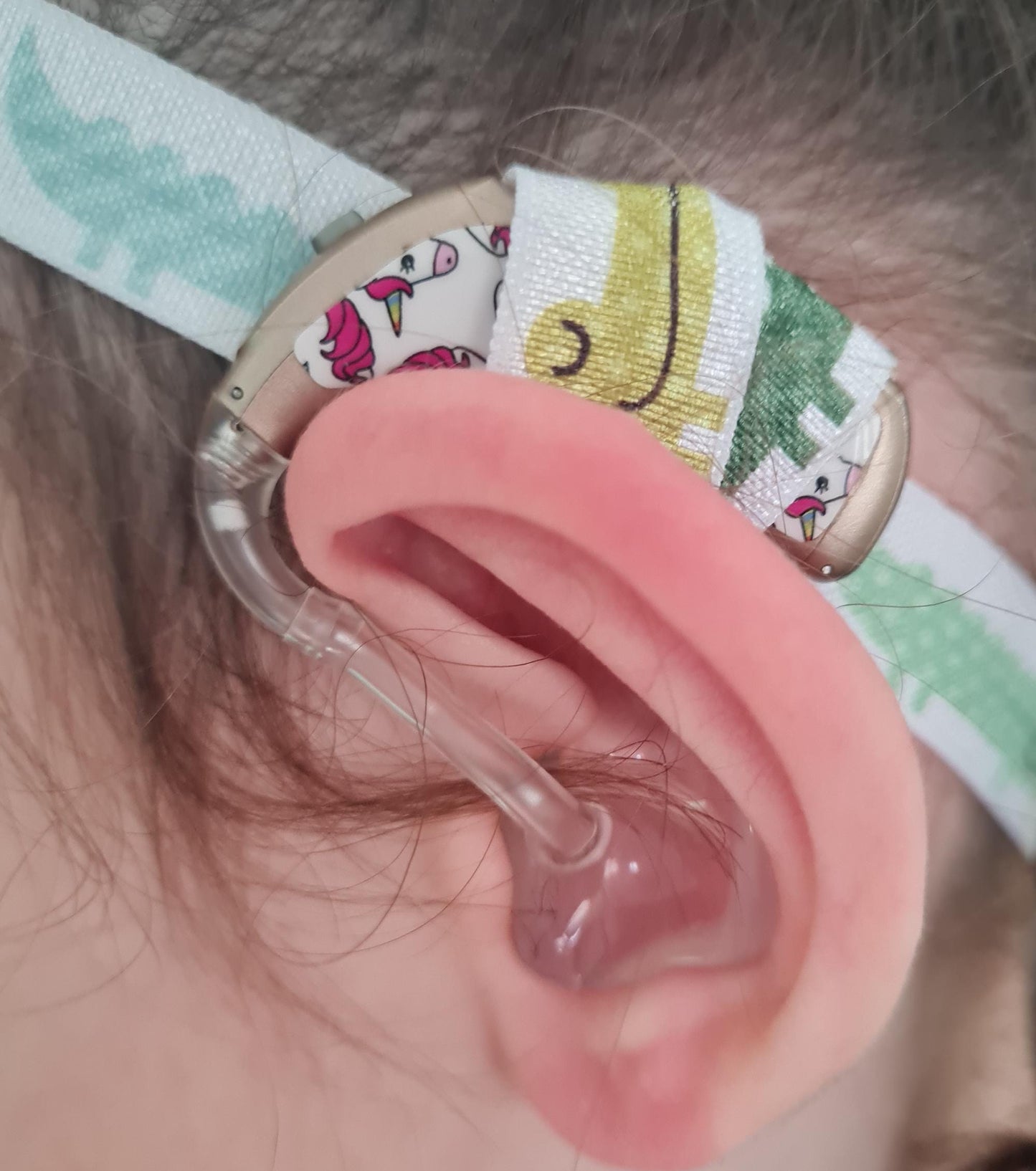 Bandeau réglable pour implant cochléaire et prothèses motif crocos pour enfant