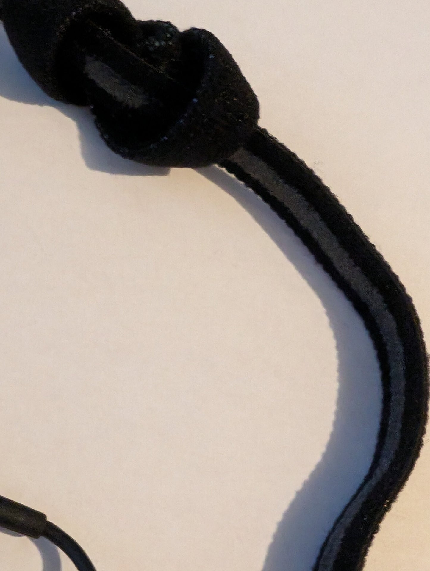 Bandeau sport antidérapant pour implant cochleaire et prothese auditive