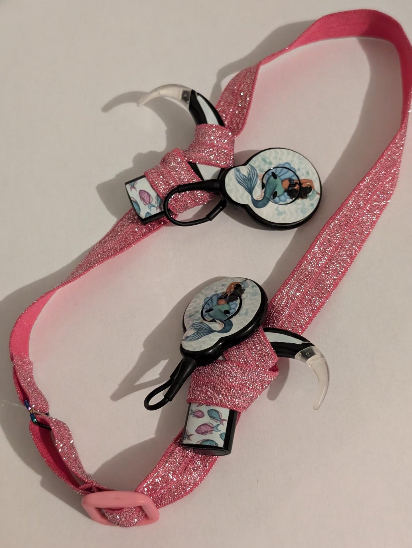 Bandeau d emaintien ajustable pour implants cochléaires et aides auditives à paillettes