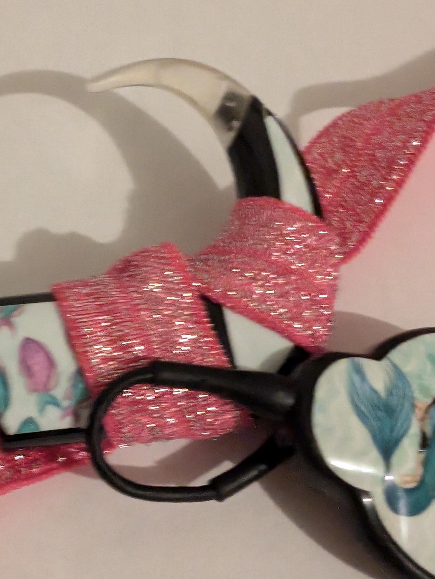 Bandeau d emaintien ajustable pour implants cochléaires et aides auditives à paillettes