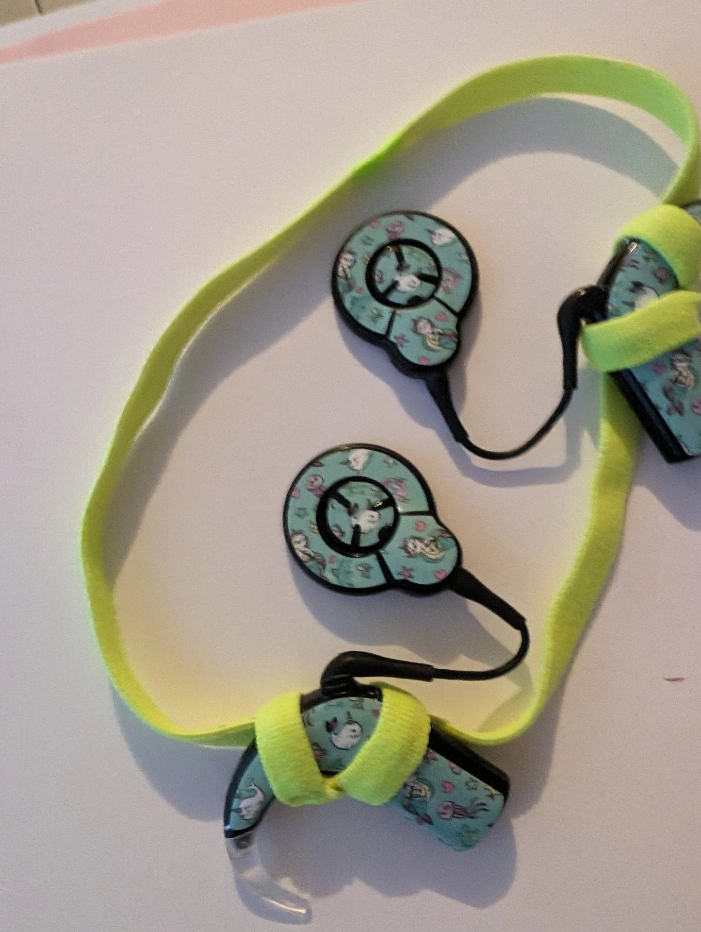 Bandeau sport antidérapant pour implant cochleaire et prothese auditive