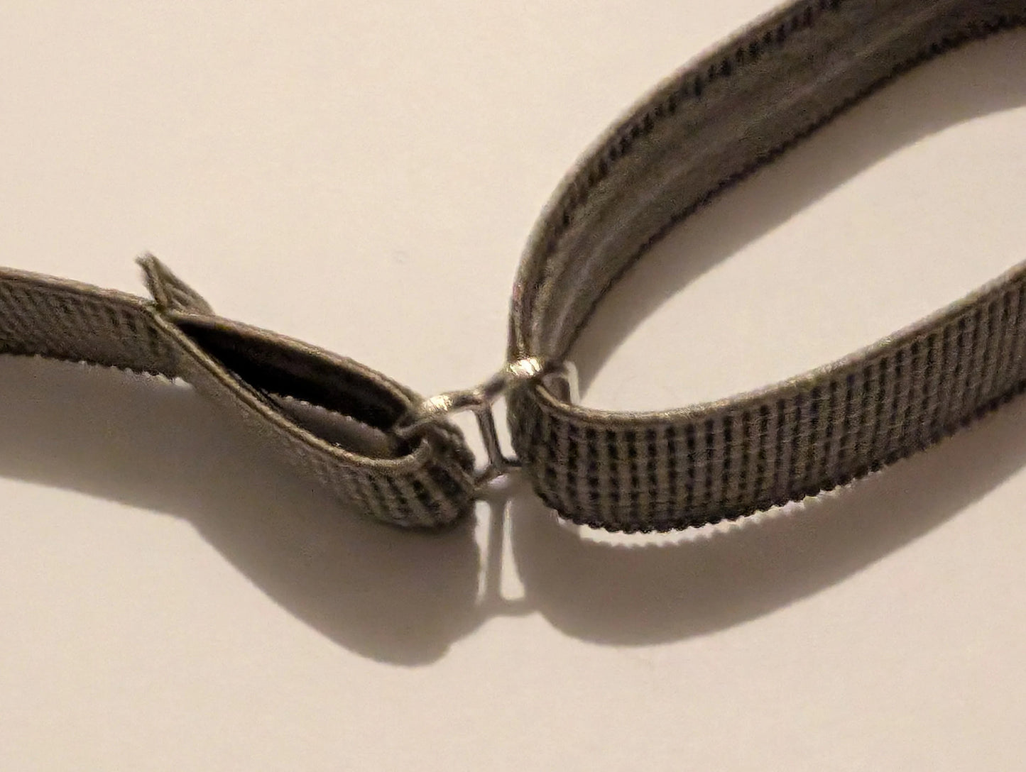 Bandeau antidérapant ajustable pour implant cochleaire et aide auditive 10 mm