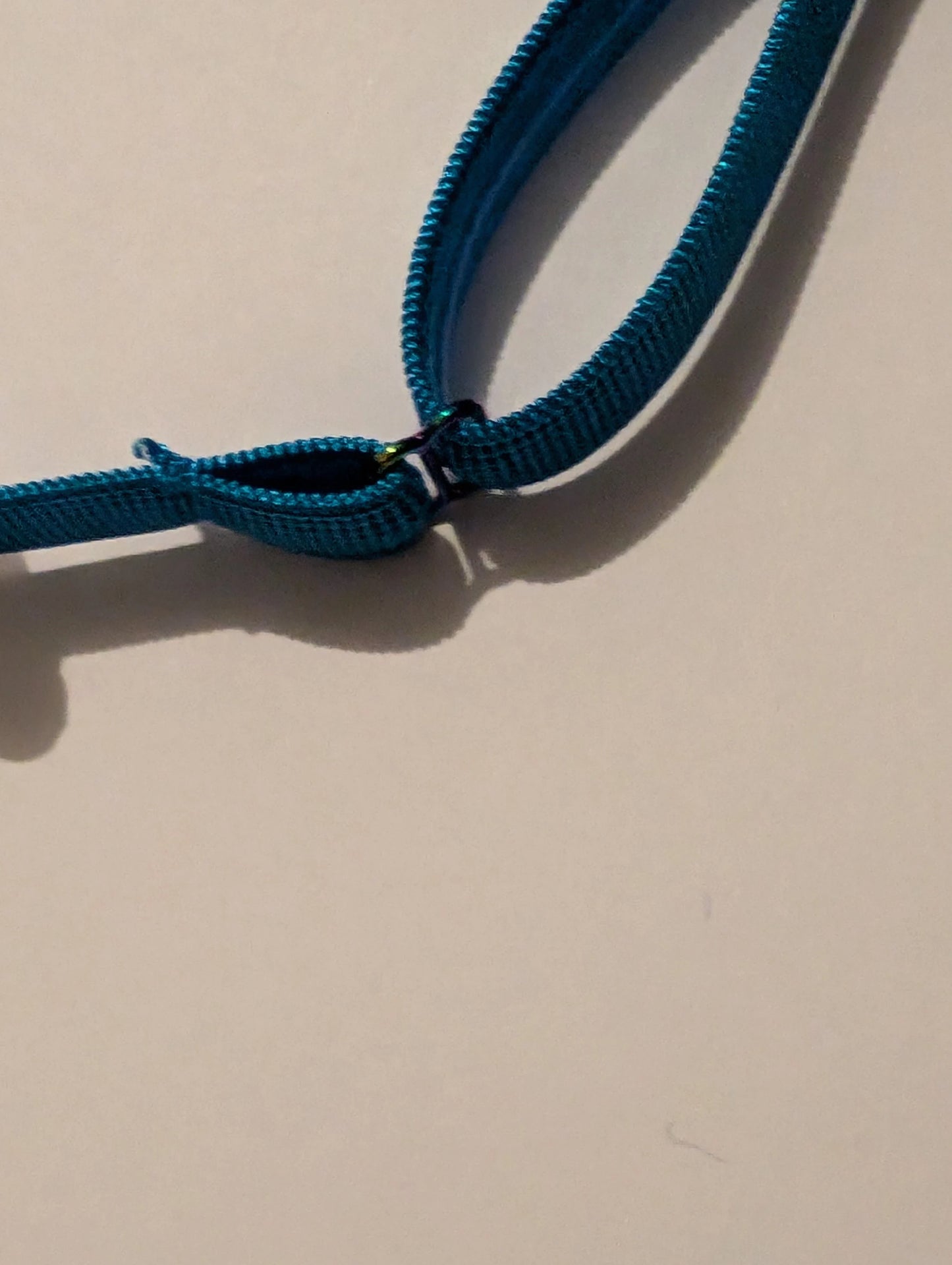 Bandeau antidérapant ajustable pour implant cochleaire et aide auditive 10 mm