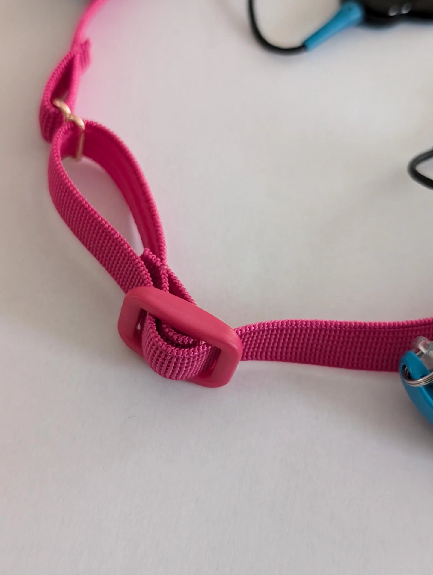 Bandeau antiderapant ajustable pour kit eau implant cochleaire spécial natation