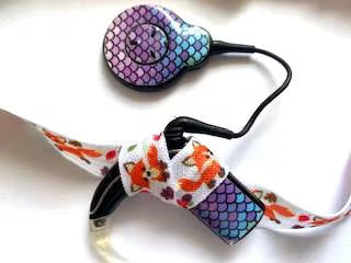 Bandeau ajustable pour implant cochleaire et prothese auditive motif renard