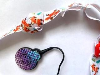 Bandeau ajustable pour implant cochleaire et prothese auditive motif renard